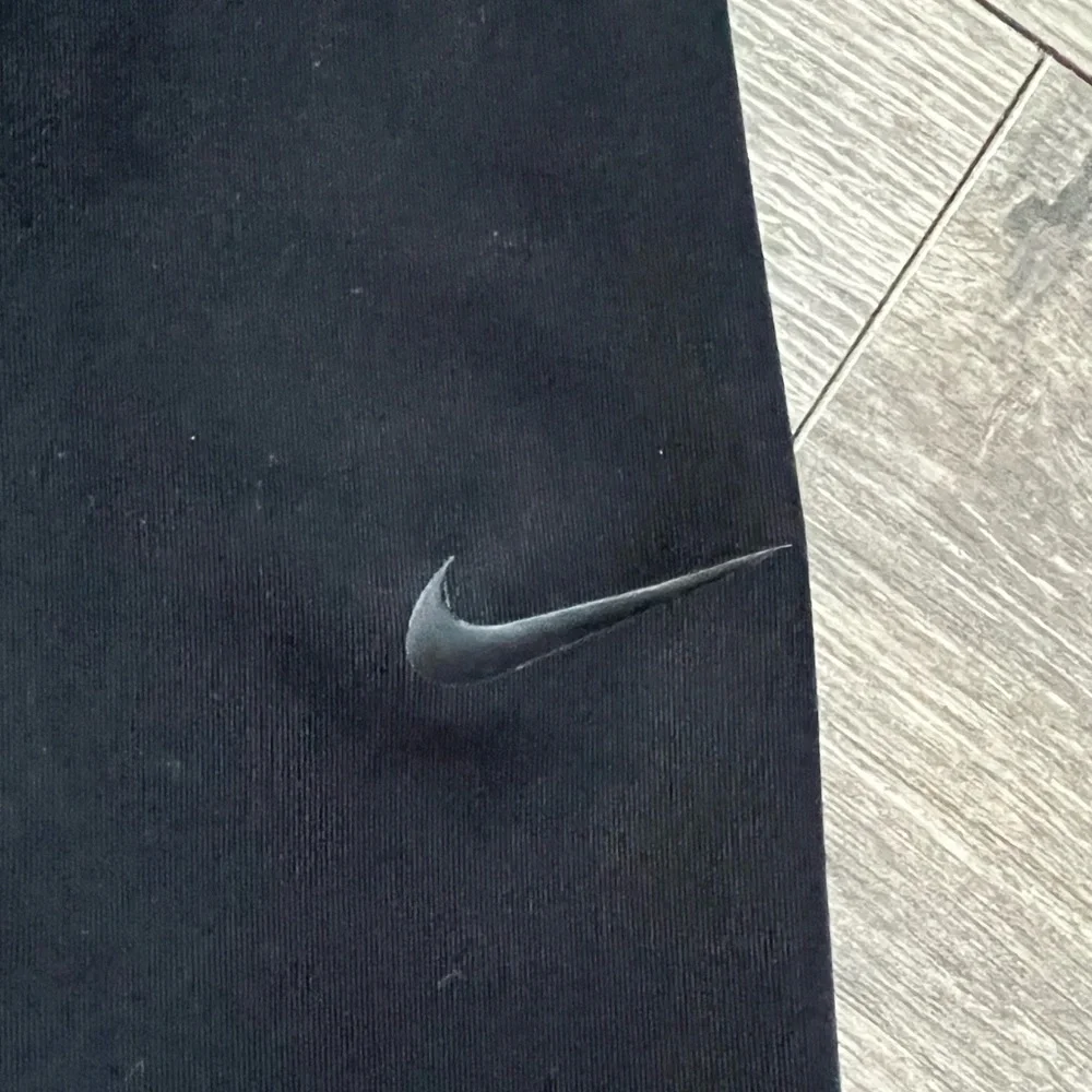 Nike Peleton dri-fit leggings. Size small